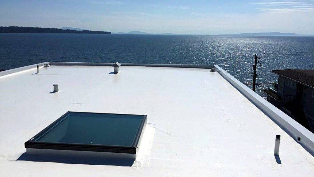 flat roof in Florida overlooking the ocean